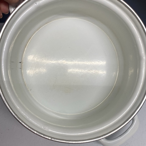 Daisy Flower 8” Diameter Enamel Stockpot Two Handle Pan Matching Lid - Picture 11 of 17